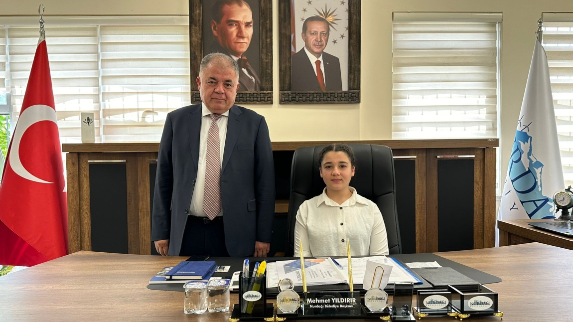 Öğrencimizin Nurdağı Belediye Başkanı Mehmet YILDIRIR’ı Temsil Etmesi