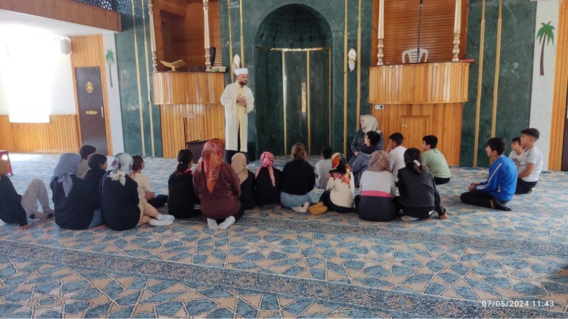 Okulumuz Öğrencilerinin Cami Ziyareti